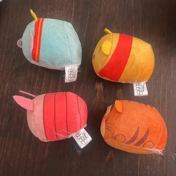 Lot of 4 Disney Tsum Tsum Mini Piglet, Pooh, Tigger and dumbo3" Plush animal - Picture 3 of 3